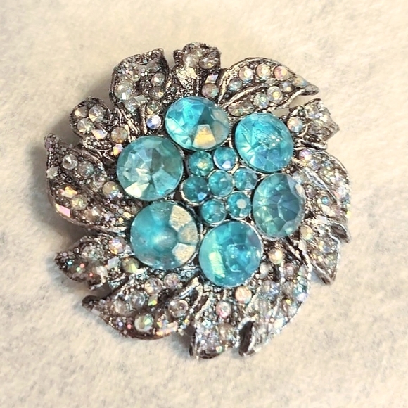 Blue Crystal Encrusted Brooch - Picture 3 of 7